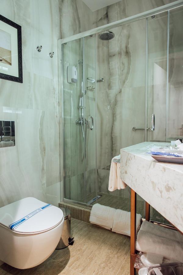 Alice Place Hotel Odessa Buitenkant foto