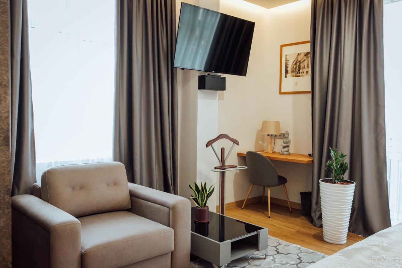 Alice Place Hotel Odessa Buitenkant foto