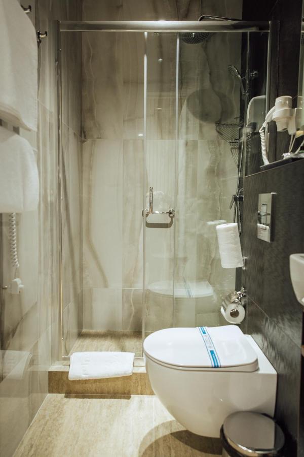 Alice Place Hotel Odessa Buitenkant foto